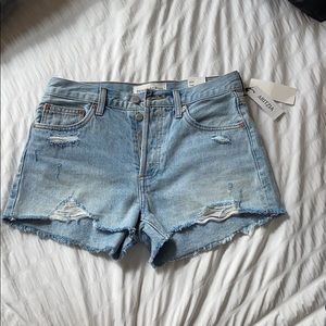 *NWT* ARITZIA Ex-Boyfriend Shorts